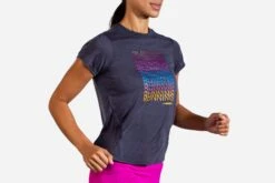Brooks Women's Distance Graphic Short Sleeve (221469) 17 Brooks Women's Distance Graphic Short Sleeve (221469) -Pro Runner Shop 221469 459 MV Distance Graphic Short Sleeve