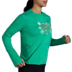 Brooks Women's Run Merry Distance Long Sleeve - Green/Run Merry (221563377) -Pro Runner Shop 221563 377 MV Run Merry Distance Graphic LS