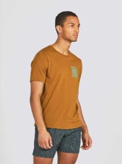 Janji Men's Runterra Bio Tee - Run Everywhere Alphatopo (MT06A-S22-ATP)