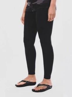 Oofos Women's OOlala Limited Sandal -Pro Runner Shop black camo 932x680 c0e077c2 7a8f 460d 8e92 06fdeb9bd561