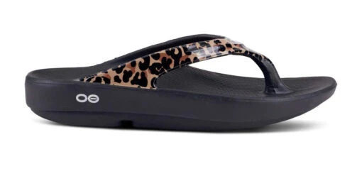 Oofos Women's OOlala Limited Sandal - Black/Leopard (1403) -Pro Runner Shop ezgif.com gif maker 2022 09 26T095602.499