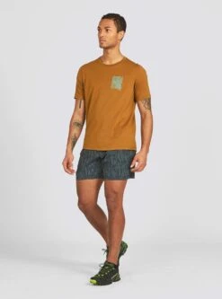 Janji Men's Runterra Bio Tee - Run Everywhere Alphatopo (MT06A-S22-ATP) 8 Janji Men's Runterra Bio Tee - Run Everywhere Alphatopo (MT06A-S22-ATP) -Pro Runner Shop ezgif.com gif maker 12 1b59bb8b 46bd 496b bd26 a21798060df9